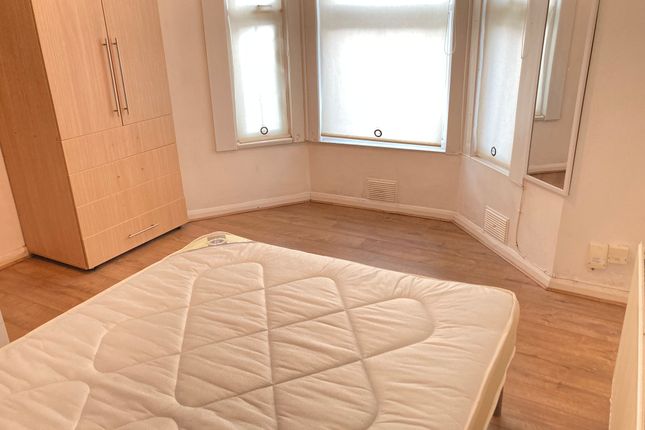 Thumbnail Flat to rent in Very Near York Road Area, Acton North