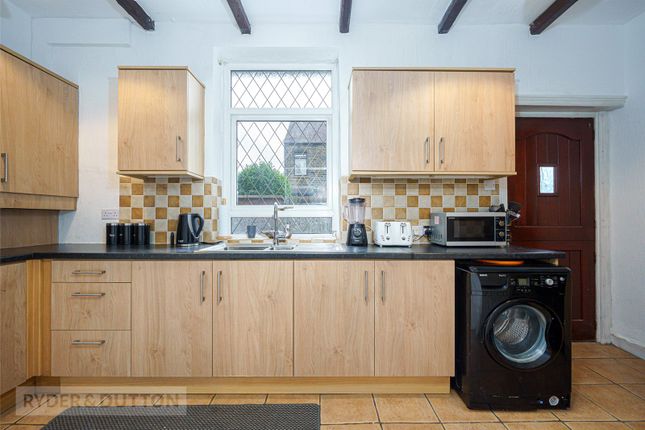 19, Royds View, Huddersfield photo 4