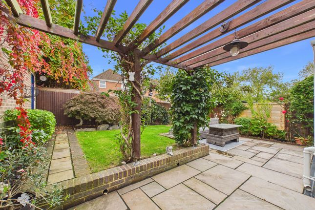 26 Lowther Close, Eastbourne photo 4