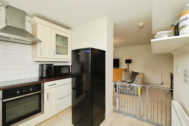 26, Greenacre Close, SHEFFIELD photo 3