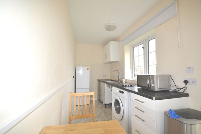 Flat to rent in Windmill Lane, Greenford