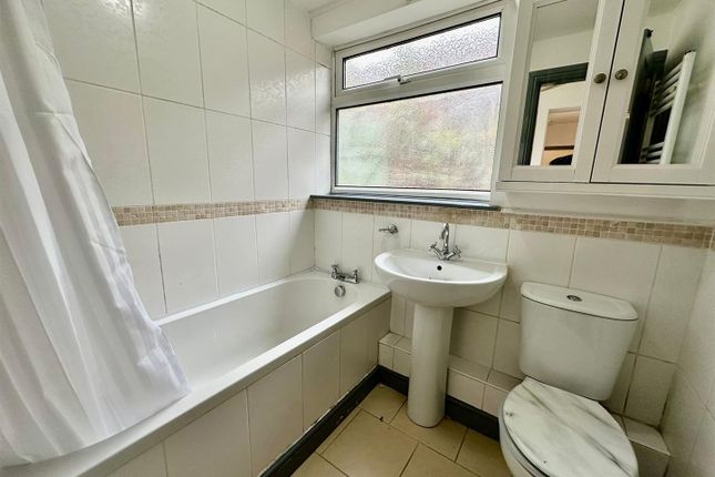 Whatsapp Image 2025-10-16 At 12.16.13_Ab767A73.Jpg