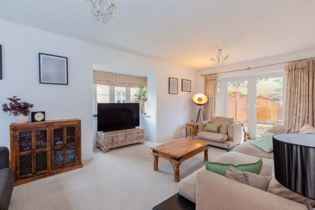 4, Foxherne, Langley photo 3