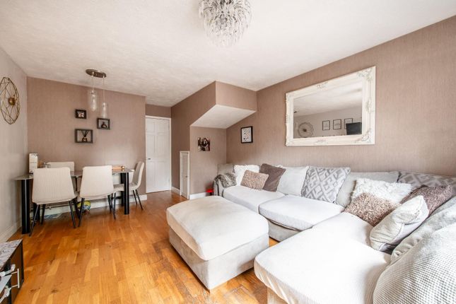 1, Eton Way, Dartford photo 4