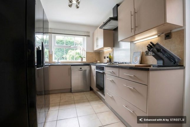 6 Aylstone Close, Stratford-Upon-Avon photo 3