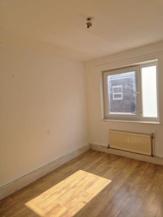 40, Albany Close, London photo 4