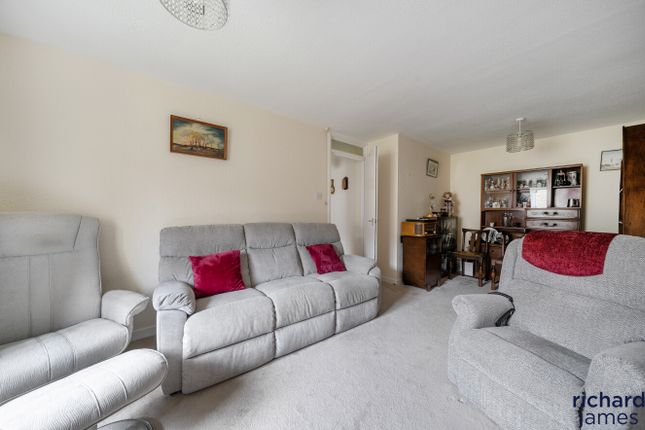 13, Church Farm, Stratton photo 3
