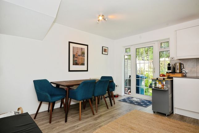 4b, Willows Close, Pinner photo 5