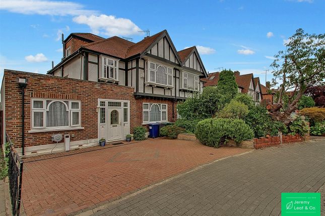 35, Abbots Gardens, London photo 4