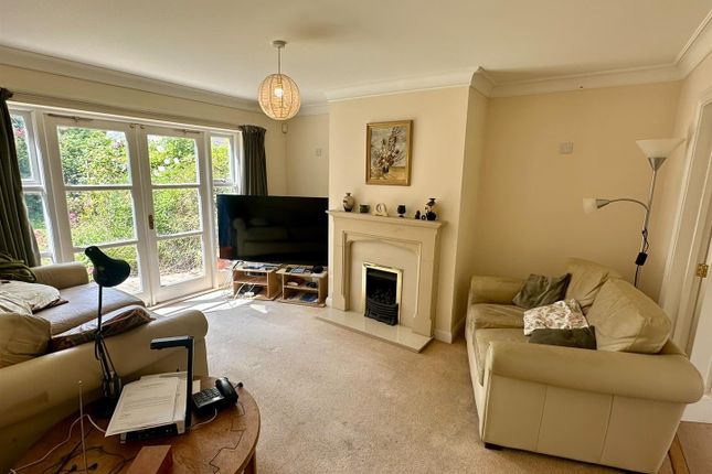 22, Woodfield Gardens, Hereford photo 5