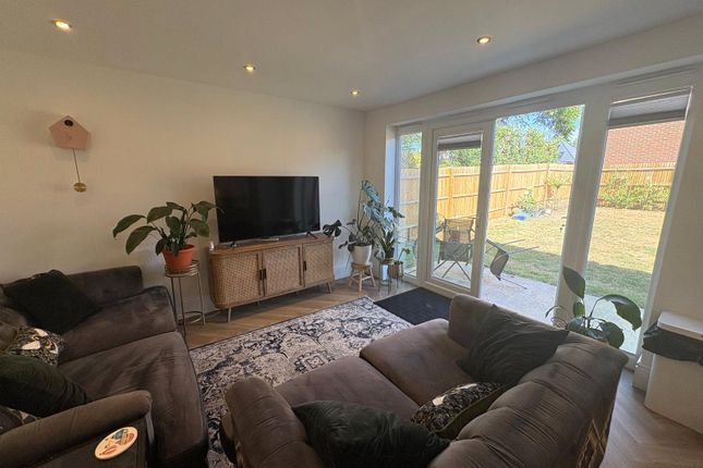 5, Farrier Drive, Hampshire photo 4