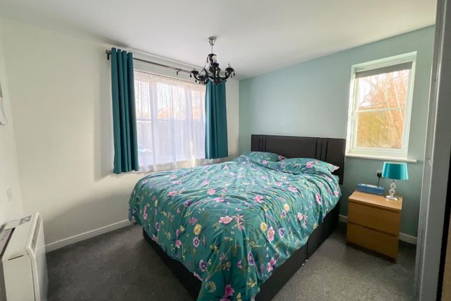 Flat for sale in Towpath Close, Hawkesbury Village, Coventry