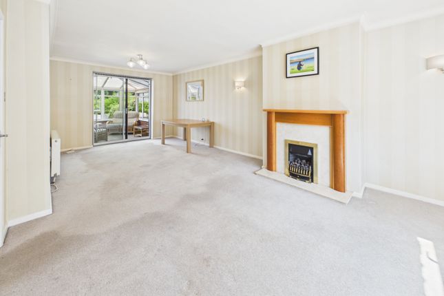81, Hollins Spring Avenue, Dronfield photo 2