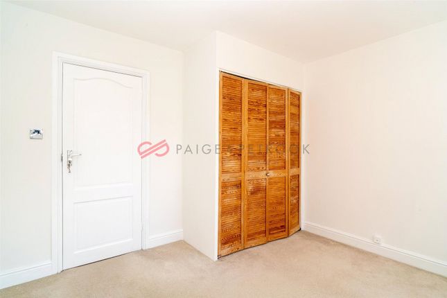 Flat to rent in Derby House, Chesswood Way, Pinner, Middlesex