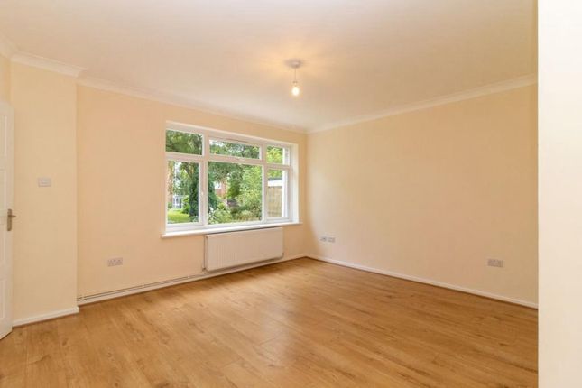 34, Dell Farm Road, Ruislip photo 4