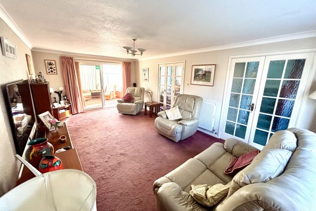 13, Winchester Gardens, Yeovil photo 5