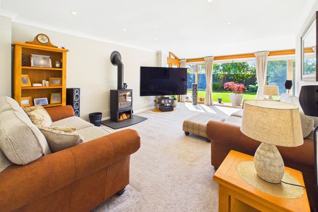 77, Treetops, Caldicot photo 2