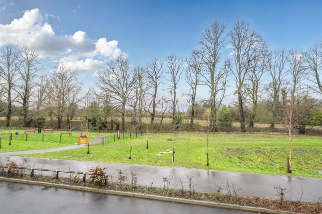 16, Smith Close, Devizes photo 3