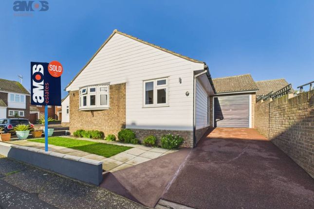 2-bed house on 14 Arnolds Way, Rochford, Essex, £425,000