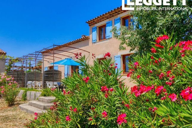 Villa for sale in Saint-Saturnin-Lès-Apt, Vaucluse, Provence-Alpes-Côte D'azur