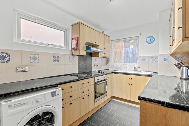 10 Walkham Close, High Wycombe photo 2