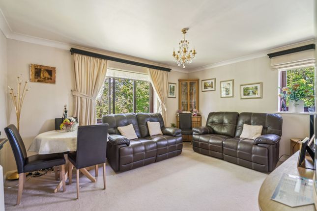 31 Meadowcroft High Street, Bushey photo 2
