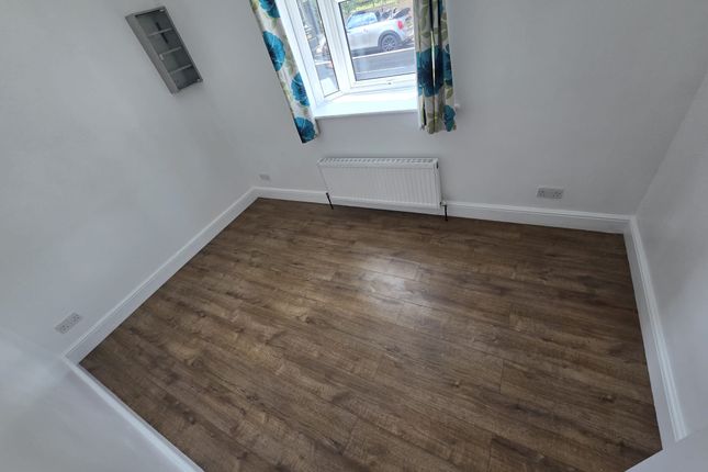 155 South Norwood Hill, London photo 3