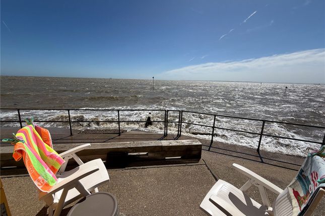 9, Beach Hut, Shoeburyness photo 4