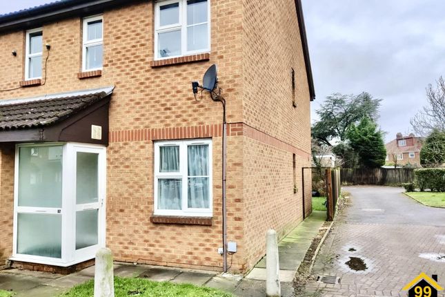 Flat for sale in Abbotswood Way, Hayes, Greater London