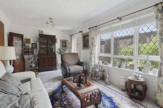 45, St Etheldredas Drive, Hatfield photo 4