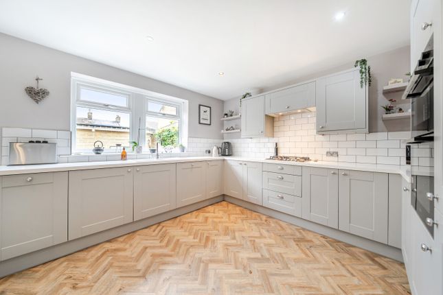 7, Woodland View, Pudsey photo 3