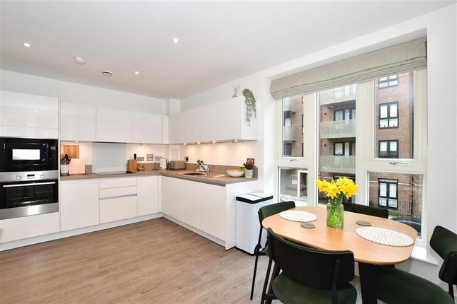 Flat for sale in Corys Road, Rochester, Kent