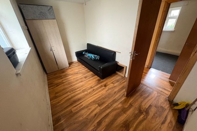 129a, Bradford Road, Huddersfield photo 4