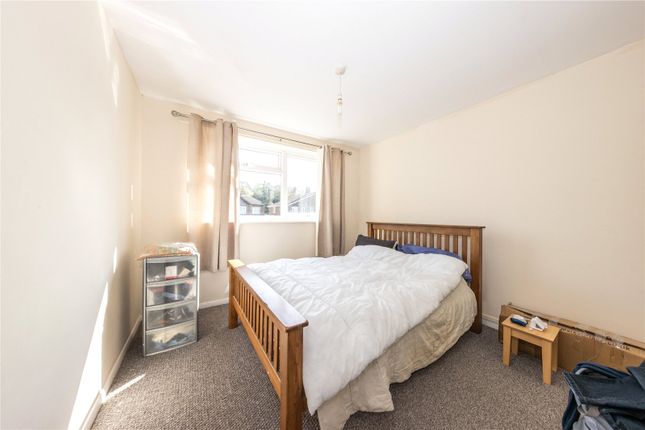 Flat for sale in Ketton Close, Luton, Bedfordshire