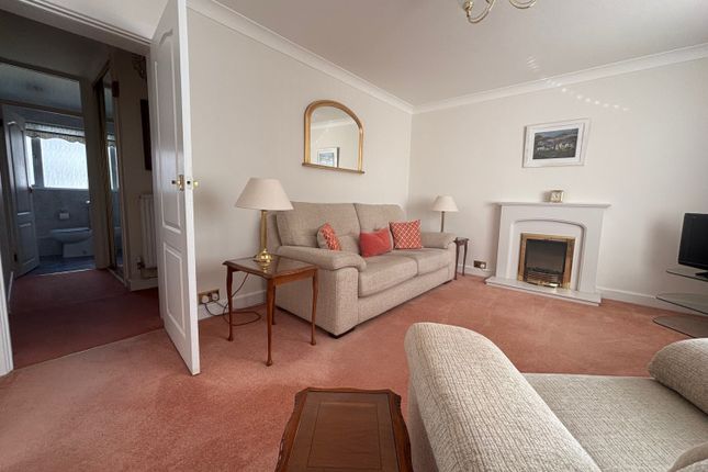 Flat 10, Manor Court, Cardiff photo 2