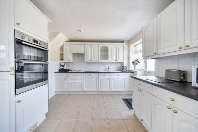 14, Attlee Crescent, Swindon photo 3