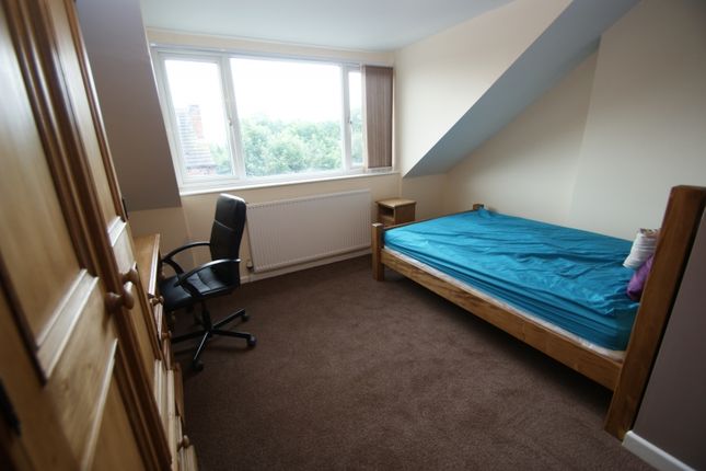 Ashville Terrace Hyde Park, Leeds photo 5