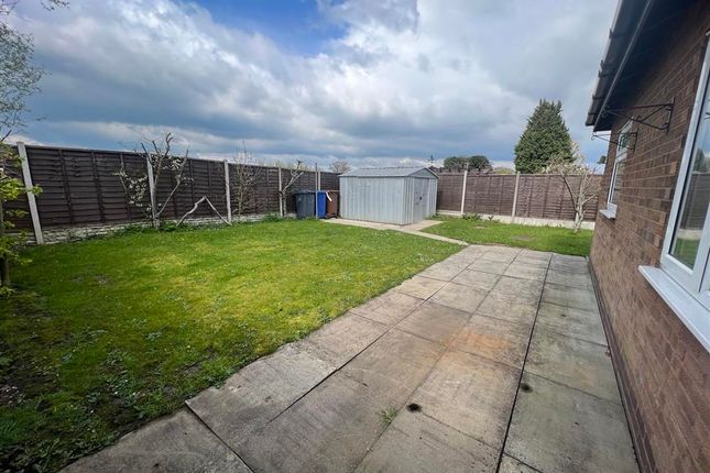 Bungalow to rent in Dovecliff Crescent, Stretton, Burton-On-Trent