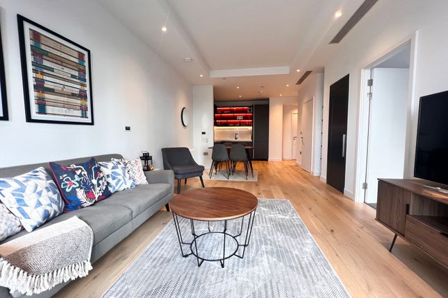 Flat to rent in City Island Way, London