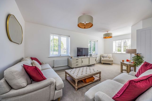 4, Dragonfly Grove, Hambrook photo 2