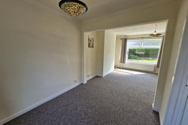 10, St. Julians Court, Caerphilly photo 3
