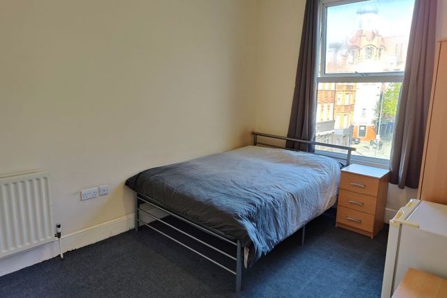 Room to rent in Goldhawk Road, London