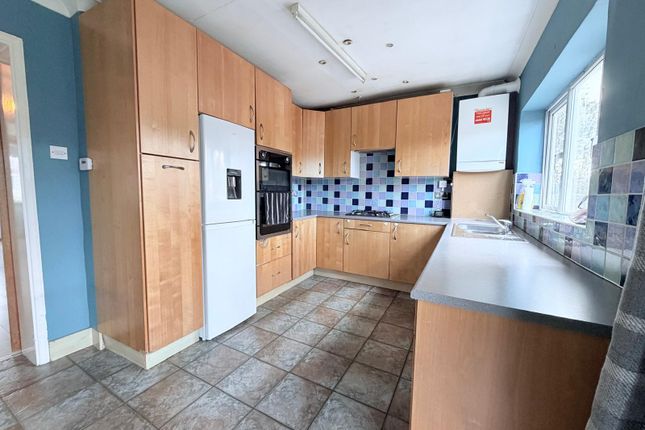 197, Rochester Avenue, Feltham photo 4