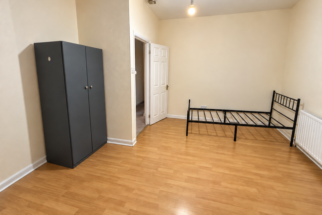 852, Romford Road, London photo 3