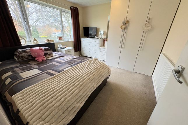11, Cedar Avenue, LUTTERWORTH photo 4