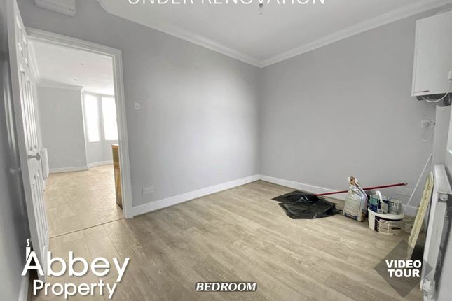 Flat B, 19 Stockwood Crescent, Luton photo 5