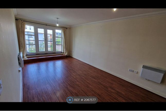 Flat to rent in Omega Court, Watford