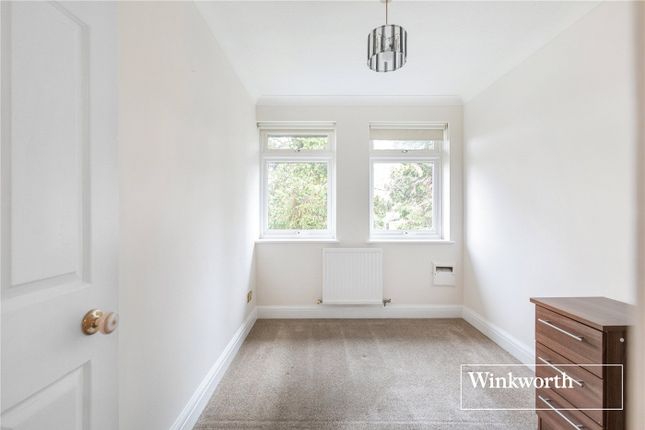 Flat to rent in Holden Road, London