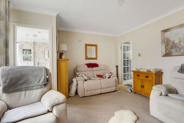 8 Kennedy Avenue, Nottingham photo 3