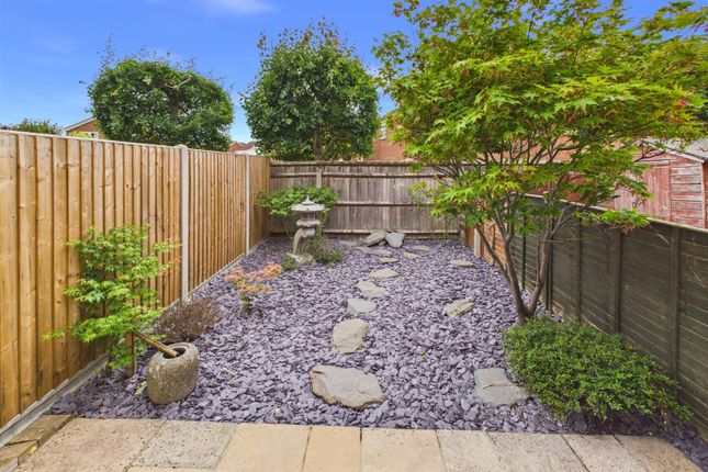 107, Lanham Gardens, Gloucester photo 4